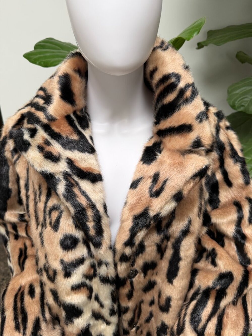 NWT Amazing AZALEA WANG Leopard Faux Fur Coat - L